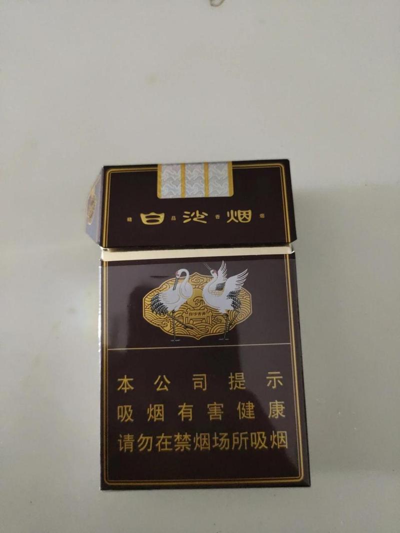 白壳高档香烟，品味非凡，尽显尊贵气质的烟草传奇